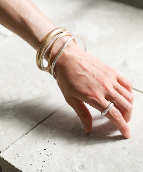 select MOCA（セレクトモカ）の「ウェーブストレートバングルセット（バングル/リストバンド・レディース・シルバー/ゴールド・FREE）」の5枚目の写真