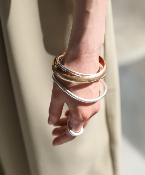 select MOCA（セレクトモカ）の「ウェーブストレートバングルセット（バングル/リストバンド・レディース・シルバー/ゴールド・FREE）」の6枚目の写真