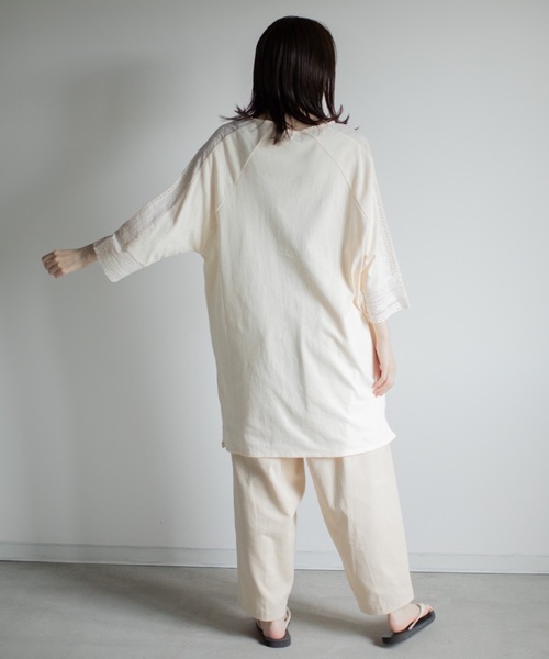 refinedworks(リファインドワークス)の「刺繍レース切替チュニック(Tシャツ/カットソー・レディース・キナリ/ブルー・M-L)」の4枚目の写真