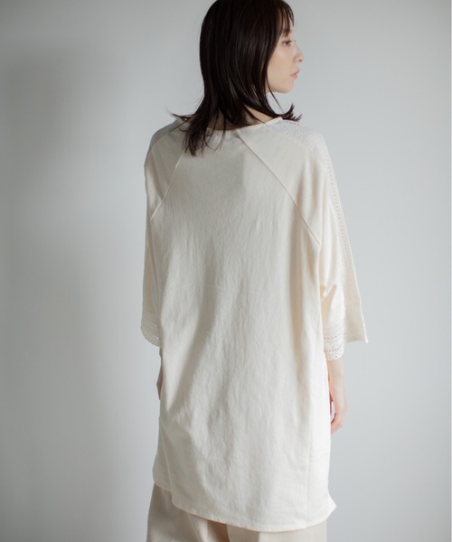 refinedworks(リファインドワークス)の「刺繍レース切替チュニック(Tシャツ/カットソー・レディース・キナリ/ブルー・M-L)」の5枚目の写真