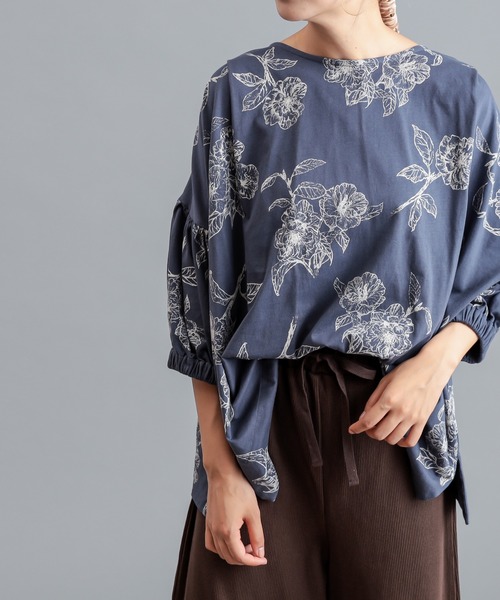 PUAL CE CIN(ピュアルセシン)の「抜染花プリントT(Tシャツ/カットソー・レディース・チャコールグレー/ベージュ/ブルー・FREE)」の3枚目の写真