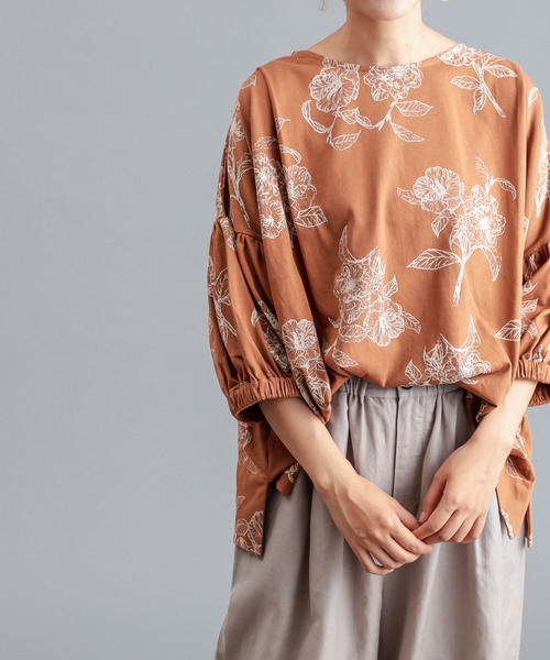 PUAL CE CIN(ピュアルセシン)の「抜染花プリントT(Tシャツ/カットソー・レディース・チャコールグレー/ベージュ/ブルー・FREE)」の4枚目の写真