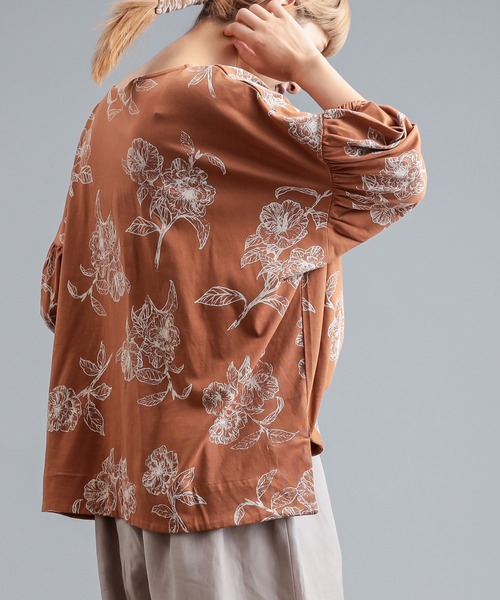 PUAL CE CIN(ピュアルセシン)の「抜染花プリントT(Tシャツ/カットソー・レディース・チャコールグレー/ベージュ/ブルー・FREE)」の8枚目の写真
