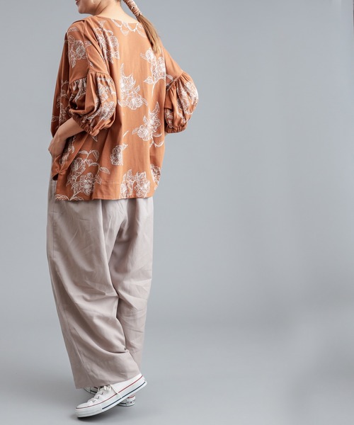 PUAL CE CIN(ピュアルセシン)の「抜染花プリントT(Tシャツ/カットソー・レディース・チャコールグレー/ベージュ/ブルー・FREE)」の12枚目の写真