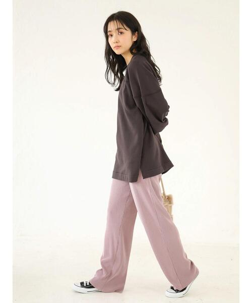 earth music&ecology（アースミュージックアンドエコロジー）の「【WEB限定】ビッグシルエットロングスウェットプルオーバー（スウェット・レディース・チャコールグレー/ライトグレー/オフホワイト/サックスブルー/アイボリー/ライトベージュ・FREE）」の17枚目の写真