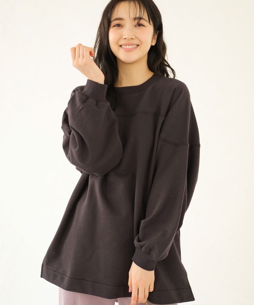 earth music&ecology（アースミュージックアンドエコロジー）の「【WEB限定】ビッグシルエットロングスウェットプルオーバー（スウェット・レディース・チャコールグレー/ライトグレー/オフホワイト/サックスブルー/アイボリー/ライトベージュ・FREE）」の3枚目の写真