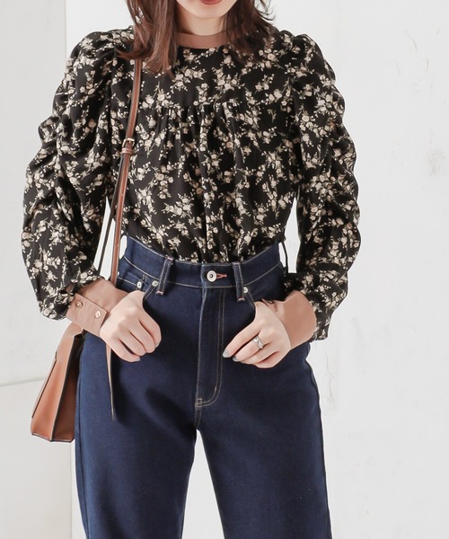 natural couture（ナチュラルクチュール）の「【WEB限定カラー有り】2WAYギャザーパフ配色花柄ブラウス（シャツ/ブラウス・レディース・ブラック/グレー/ピンク/アイボリー・FREE）」の3枚目の写真