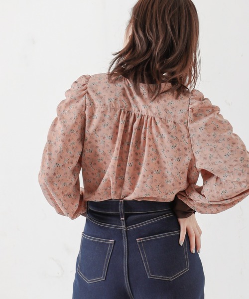 natural couture（ナチュラルクチュール）の「【WEB限定カラー有り】2WAYギャザーパフ配色花柄ブラウス（シャツ/ブラウス・レディース・ブラック/グレー/ピンク/アイボリー・FREE）」の22枚目の写真