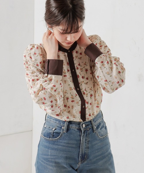 natural couture（ナチュラルクチュール）の「【WEB限定カラー有り】2WAYギャザーパフ配色花柄ブラウス（シャツ/ブラウス・レディース・ブラック/グレー/ピンク/アイボリー・FREE）」の5枚目の写真