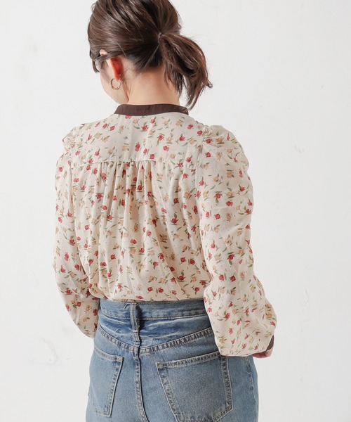 natural couture（ナチュラルクチュール）の「【WEB限定カラー有り】2WAYギャザーパフ配色花柄ブラウス（シャツ/ブラウス・レディース・ブラック/グレー/ピンク/アイボリー・FREE）」の6枚目の写真