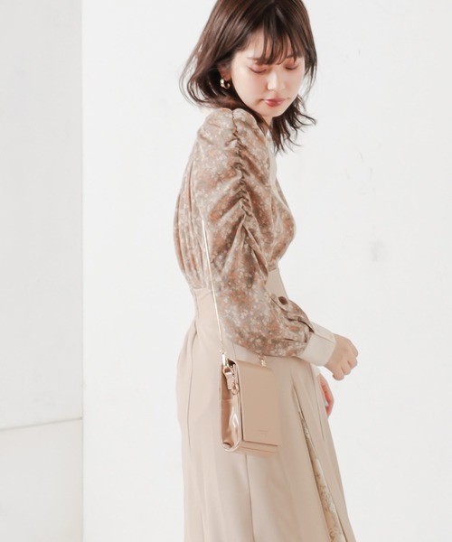 natural couture（ナチュラルクチュール）の「【WEB限定カラー有り】2WAYギャザーパフ配色花柄ブラウス（シャツ/ブラウス・レディース・ブラック/グレー/ピンク/アイボリー・FREE）」の17枚目の写真