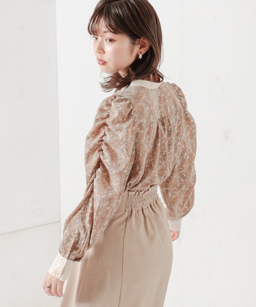 natural couture（ナチュラルクチュール）の「【WEB限定カラー有り】2WAYギャザーパフ配色花柄ブラウス（シャツ/ブラウス・レディース・ブラック/グレー/ピンク/アイボリー・FREE）」の16枚目の写真