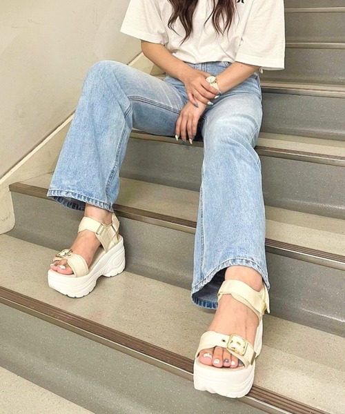 R&E（アールアンドイー）の「【R&E】wee willie ゴールドベルテッド厚底スポーツサンダル（サンダル・レディース・ブラック/アイボリー・LL/S/L/M/SS/3L）」の17枚目の写真