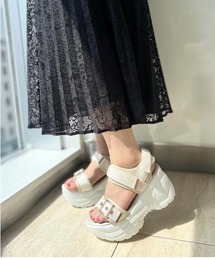 R&E（アールアンドイー）の「【R&E】wee willie ゴールドベルテッド厚底スポーツサンダル（サンダル）」