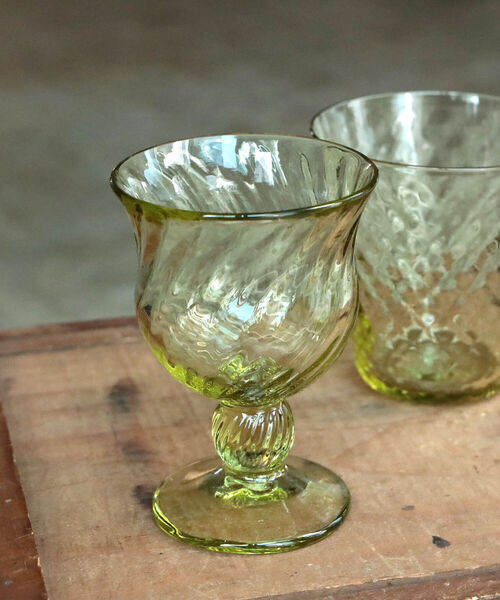 野田収 個展作品 手びねりのグラス(B）新島硝子 コーガ石 自然の緑色