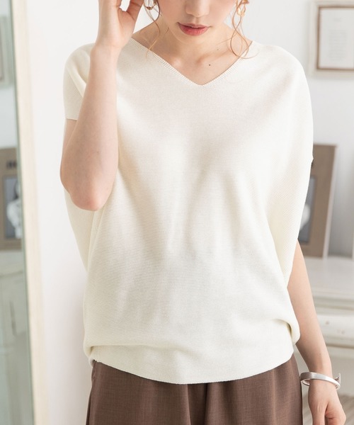 Newlyme(ニューリーミー)の「ドルマンニットトップス(ニット/セーター・レディース・ブラック/ベージュ/パープル/ブラウン/ブルー/グリーン/アイボリー・MEDIUM)」の2枚目の写真