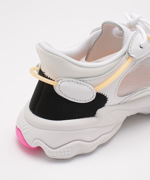 adidas OZWEEGO LITE オズウィーゴライト　スニーカー　22.5 adidas（アディダス）の「adidas/OZWEEGO LITE オズウィーゴ