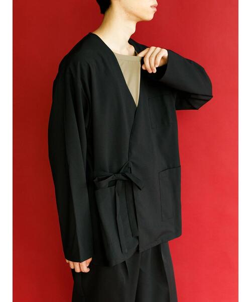 koe（コエ）の「ドライタッチポリトロノーカラージャケット*（ブルゾン・レディース・ライトベージュ/ブラック・L/M）」の3枚目の写真