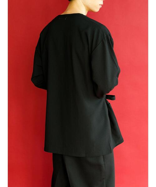 koe（コエ）の「ドライタッチポリトロノーカラージャケット*（ブルゾン・レディース・ライトベージュ/ブラック・L/M）」の6枚目の写真