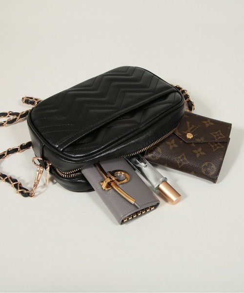 Julia Boutique（ジュリアブティック）の「チェーンショルダーキルティングバッグ/21169（ショルダーバッグ・レディース・ブラック・ONE）」の16枚目の写真