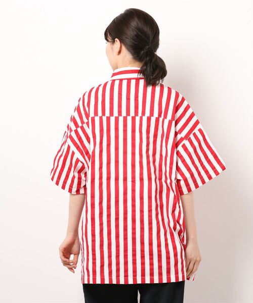 SPINNS（スピンズ）の「【ゆったりシルエット】オーバーサイズ ストライプシャツ（シャツ/ブラウス・レディース・ネイビー/レッド/ブルー・ONESIZE）」の9枚目の写真