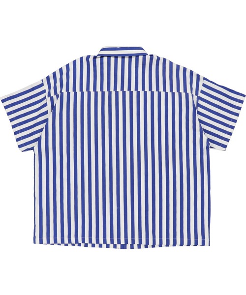 SPINNS（スピンズ）の「【ゆったりシルエット】オーバーサイズ ストライプシャツ（シャツ/ブラウス・レディース・ネイビー/レッド/ブルー・ONESIZE）」の15枚目の写真