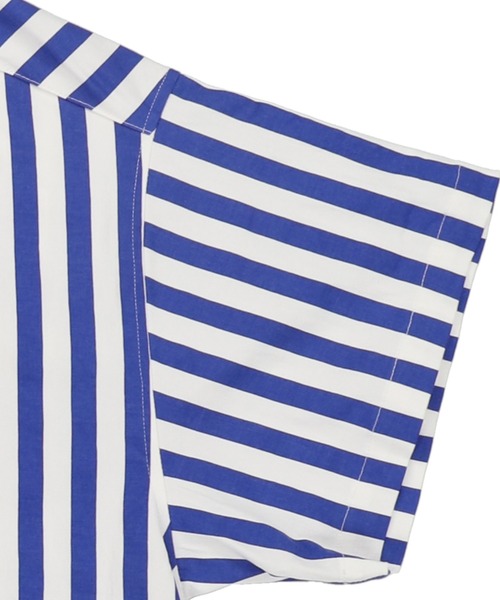 SPINNS（スピンズ）の「【ゆったりシルエット】オーバーサイズ ストライプシャツ（シャツ/ブラウス・レディース・ネイビー/レッド/ブルー・ONESIZE）」の18枚目の写真