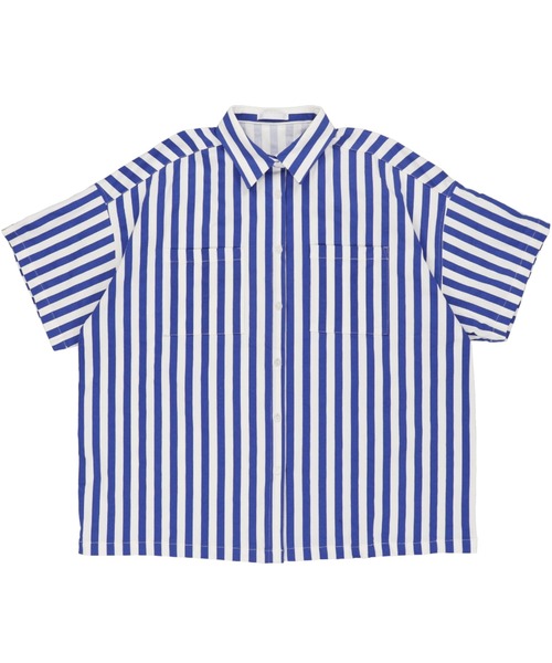 SPINNS（スピンズ）の「【ゆったりシルエット】オーバーサイズ ストライプシャツ（シャツ/ブラウス・レディース・ネイビー/レッド/ブルー・ONESIZE）」の14枚目の写真