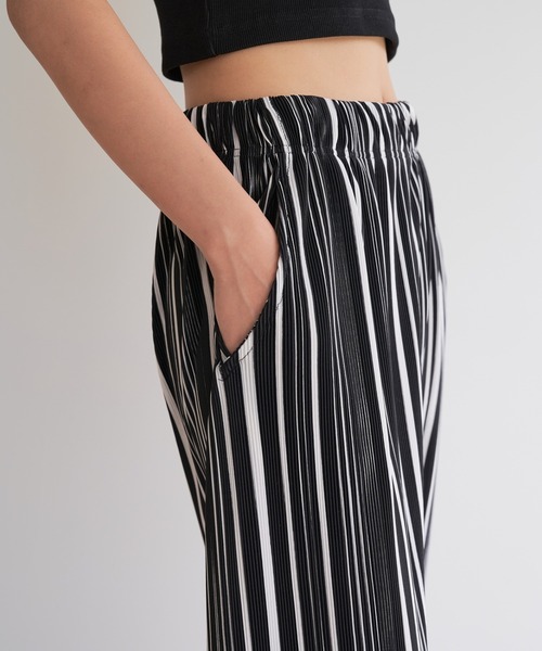 FEKETE（フェケテ）の「FEKETE PATTERN PLEATS RELAX PANTS（その他パンツ・メンズ・ブラック/ブラウン・FREE）」の16枚目の写真