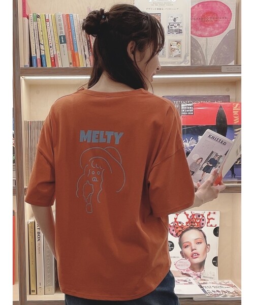 Cutie Blonde(キューティーブロンド)の「◆【S-L】ホリディ前ポケットコラボTシャツ(Tシャツ/カットソー・レディース・ブラック/オフホワイト/カーキ/オレンジ系その他2/ホワイト系3/ブラック系・01/02/03)」の6枚目の写真
