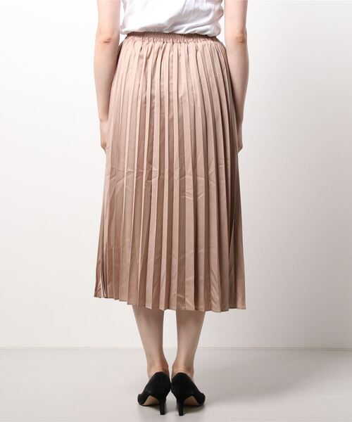 BELLUNA(ベルーナ)の「レザー調サテン素材プリーツスカート(スカート・レディース・ブラック/キャメル/チャコール/ピンクベージュ・SMALL/MEDIUM/LARGE/X-LARGE)」の21枚目の写真