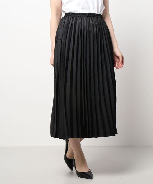 BELLUNA(ベルーナ)の「レザー調サテン素材プリーツスカート(スカート・レディース・ブラック/キャメル/チャコール/ピンクベージュ・SMALL/MEDIUM/LARGE/X-LARGE)」の16枚目の写真