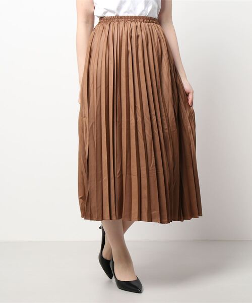 BELLUNA(ベルーナ)の「レザー調サテン素材プリーツスカート(スカート・レディース・ブラック/キャメル/チャコール/ピンクベージュ・SMALL/MEDIUM/LARGE/X-LARGE)」の18枚目の写真