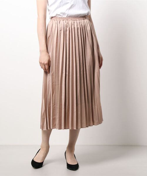 BELLUNA(ベルーナ)の「レザー調サテン素材プリーツスカート(スカート・レディース・ブラック/キャメル/チャコール/ピンクベージュ・SMALL/MEDIUM/LARGE/X-LARGE)」の19枚目の写真
