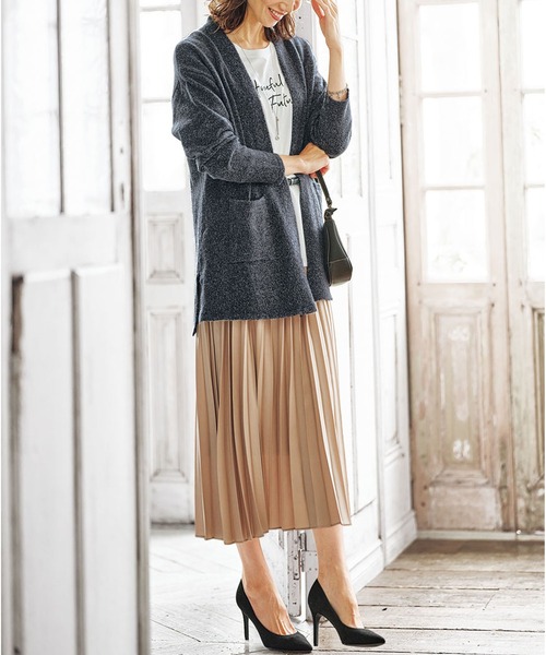 BELLUNA(ベルーナ)の「レザー調サテン素材プリーツスカート(スカート・レディース・ブラック/キャメル/チャコール/ピンクベージュ・SMALL/MEDIUM/LARGE/X-LARGE)」の13枚目の写真