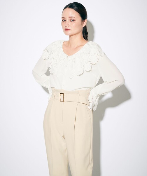 Diagram(ダイアグラム)の「シェル刺繍ブラウス(シャツ/ブラウス・レディース・ブラック/キナリ・36)」の2枚目の写真