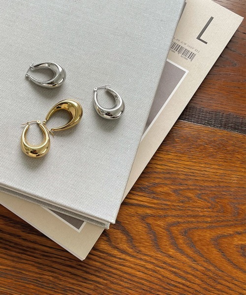 marjour（マージュール）の「[SURGICAL]DROP HOOP PIERCE（ピアス（両耳用）・レディース・シルバー/ゴールド・FREE）」の2枚目の写真