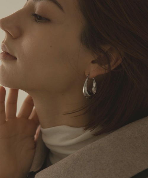 marjour（マージュール）の「[SURGICAL]DROP HOOP PIERCE（ピアス（両耳用）・レディース・シルバー/ゴールド・FREE）」の8枚目の写真