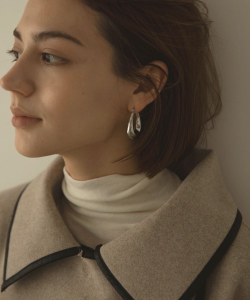 marjour（マージュール）の「[SURGICAL]DROP HOOP PIERCE（ピアス（両耳用）・レディース・シルバー/ゴールド・FREE）」の13枚目の写真