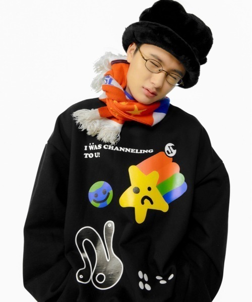 SUNDAYOFFCLUB(サンデイオフクラブ)の「【SUNDAY OFF CLUB/サンデーオフクラブ】'Shooting star artwork heavy-weight fleece sweatshirt プリント アートワーク スウェット シャツ(スウェット・メンズ・ブラック・M/L)」の1枚目の写真