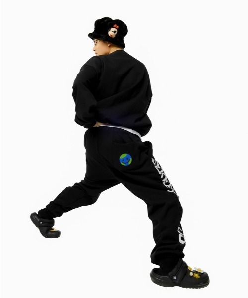 SUNDAYOFFCLUB(サンデイオフクラブ)の「【SUNDAY OFF CLUB/サンデーオフクラブ】'Shooting star artwork heavy-weight fleece sweatshirt プリント アートワーク スウェット シャツ(スウェット・メンズ・ブラック・M/L)」の10枚目の写真