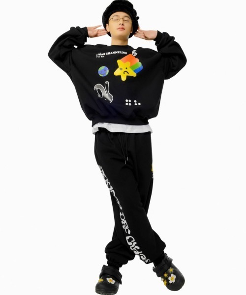 SUNDAYOFFCLUB(サンデイオフクラブ)の「【SUNDAY OFF CLUB/サンデーオフクラブ】'Shooting star artwork heavy-weight fleece sweatshirt プリント アートワーク スウェット シャツ(スウェット・メンズ・ブラック・M/L)」の7枚目の写真