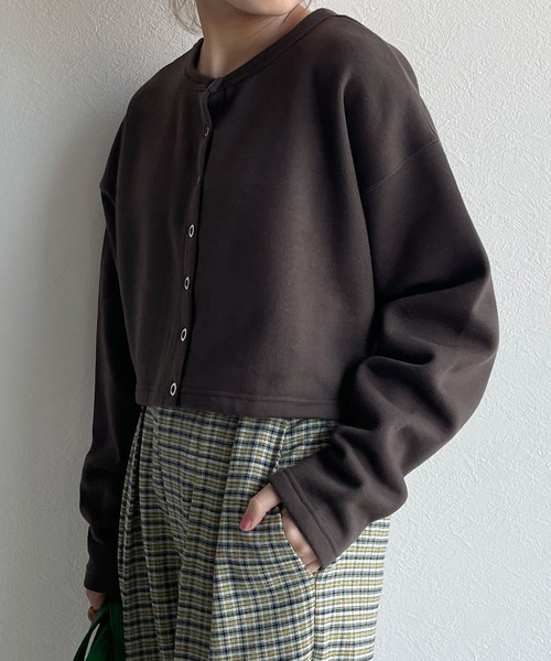 w closet（ダブルクローゼット）の「スウェットクルーネックカーディガン（カーディガン/ボレロ・レディース・ライム/グリーン/アイボリー/スミクロ/オレンジ系・FREE）」の2枚目の写真