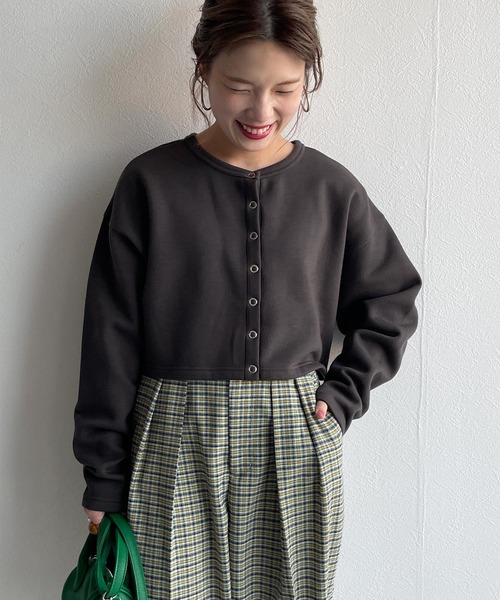 w closet（ダブルクローゼット）の「スウェットクルーネックカーディガン（カーディガン/ボレロ・レディース・ライム/グリーン/アイボリー/スミクロ/オレンジ系・FREE）」の19枚目の写真