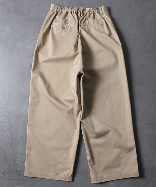 FREAK'S STORE（フリークスストア）の「WEB限定 タックワイドストレートシルエット ワークパンツ/TCツイル/デニム/チノパンツ（チノパンツ・メンズ・ライトインディゴブルー/ベージュ/ダークインディゴブルー/ブラック/オフホワイト/オリーブ・LARGE/SMALL/MEDIUM）」の10枚目の写真