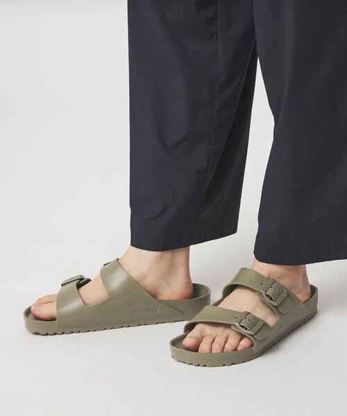 BIRKENSTOCK(ビルケンシュトック)の「<BIRKENSTOCK>Arizona アリゾナ EVA サンダル(サンダル・メンズ・ブラック/オリーブ/ダークブラウン/コバルトブルー/シルバー/オフホワイト/モカ・40/41/42/43)」の4枚目の写真