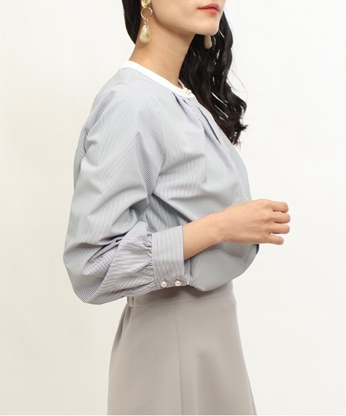 TRUDEA(トルディア)の「配色バンドカラーSTブラウス(シャツ/ブラウス・レディース・ホワイト×ネイビー/ホワイト×ブルー・SMALL/MEDIUM/LARGE)」の17枚目の写真