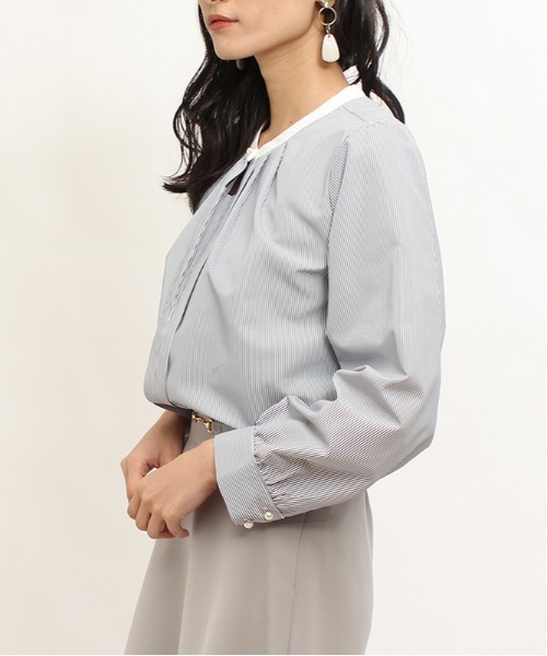 TRUDEA(トルディア)の「配色バンドカラーSTブラウス(シャツ/ブラウス・レディース・ホワイト×ネイビー/ホワイト×ブルー・SMALL/MEDIUM/LARGE)」の3枚目の写真