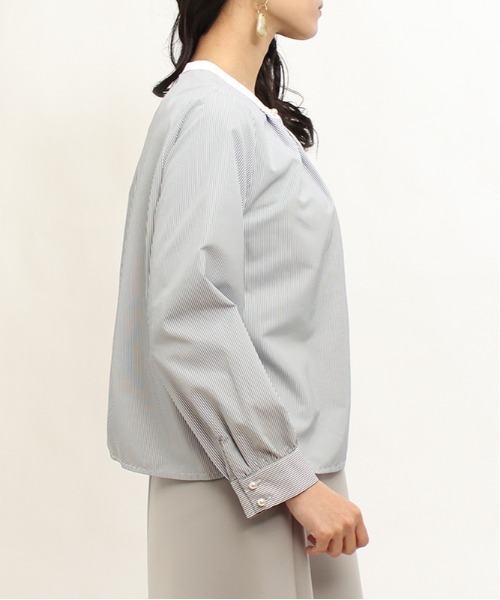 TRUDEA(トルディア)の「配色バンドカラーSTブラウス(シャツ/ブラウス・レディース・ホワイト×ネイビー/ホワイト×ブルー・SMALL/MEDIUM/LARGE)」の14枚目の写真