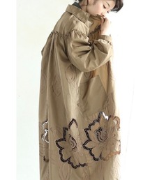 CAWAII（カワイイ）の「カットワークの花レースが浮かぶシャツミディアムワンピース（チュニック）」